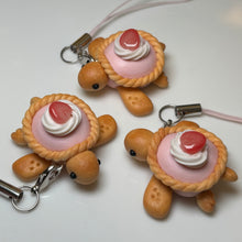 Mini Strawberry Cream Pie Turtles