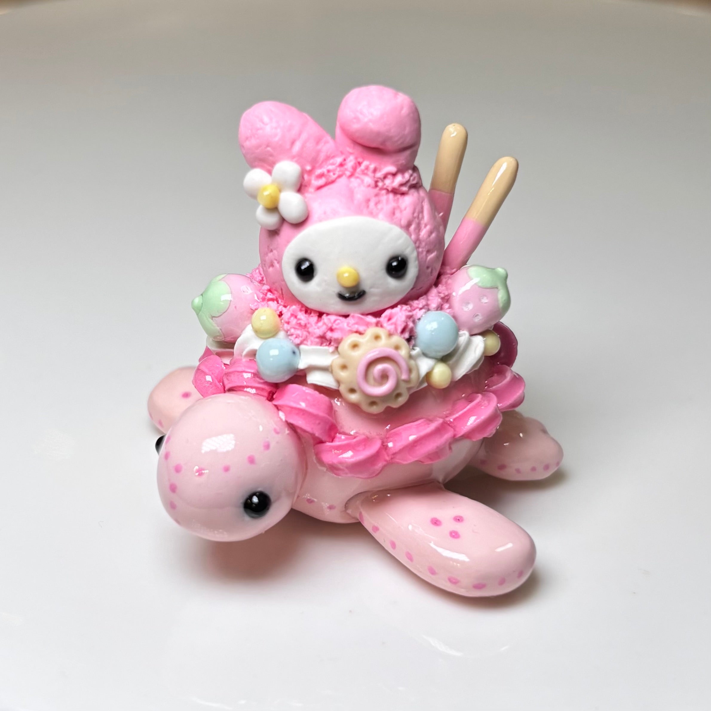 Strawberry Bunny Dessertle – ClaybieCharms